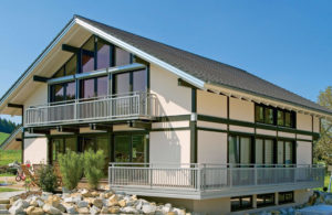 Balkongeländer mit Edelstahl Handlauf und senkrechten Latten - Alubalkon Alu Select Ravenna